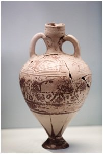 vase de poterie ancienne, antiquité, à double anse, reconstituée à partir de fragments trouvés par un archéologue.