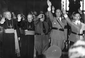 Uskup Katolik memberikan salut Nazi