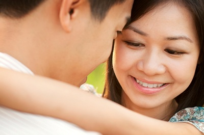 joven pareja oriental