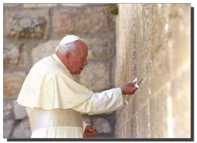 Johannes Paul II. hinterließ einen Gebetszettel in der Klagemauer in Jerusalem.