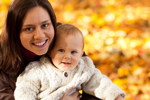 Alleinerziehende Mutter mit Baby