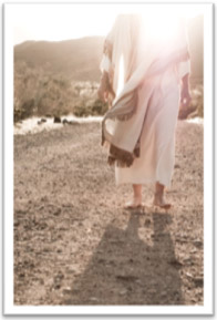 laki-laki berdiri tanpa alas kaki