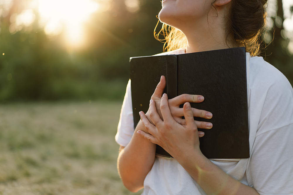 woman-holds-bible