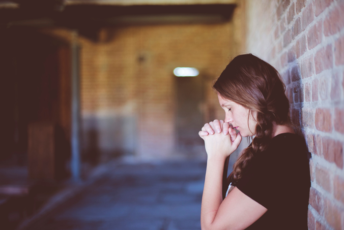 girl praying