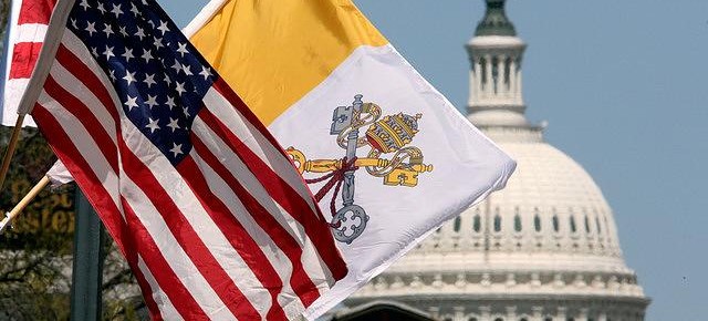 Vatikanstatens och Amerikas flaggor