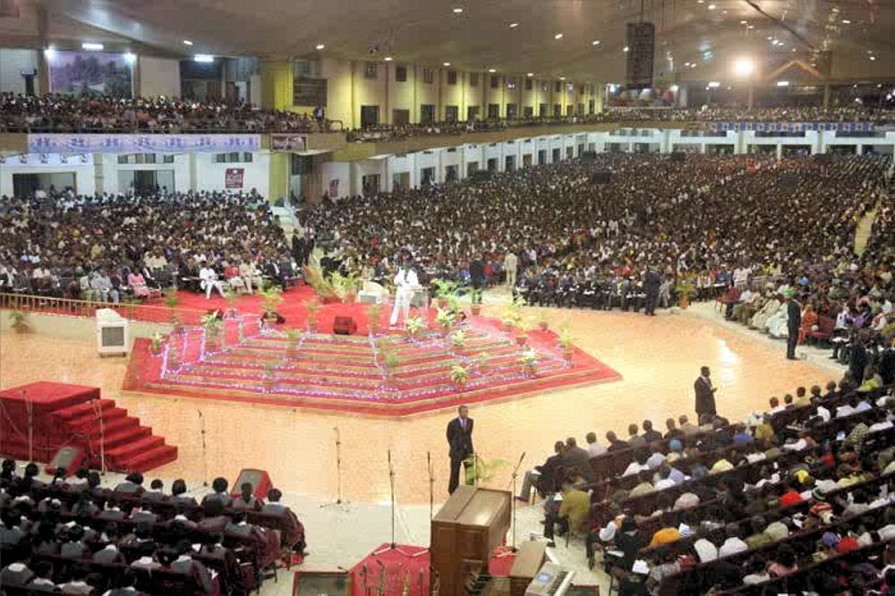 L’évêque David Oyedepo est un prédicateur et fondateur du Nigeria, Living Faith Church, dans le monde entier.