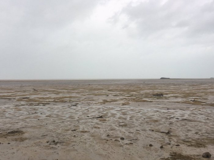Photo publiée le 8 septembre 2017 par Adrian, utilisateur de Twitter, montrant l'océan disparu à perte de vue, les eaux s’étant retirées, aspirées par les vents violents de l’ouragan Irma