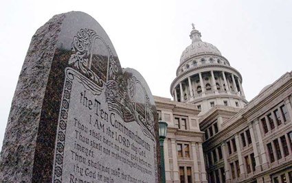 Les 10 Commandements affichés devant le Capitole de l’État du Texas