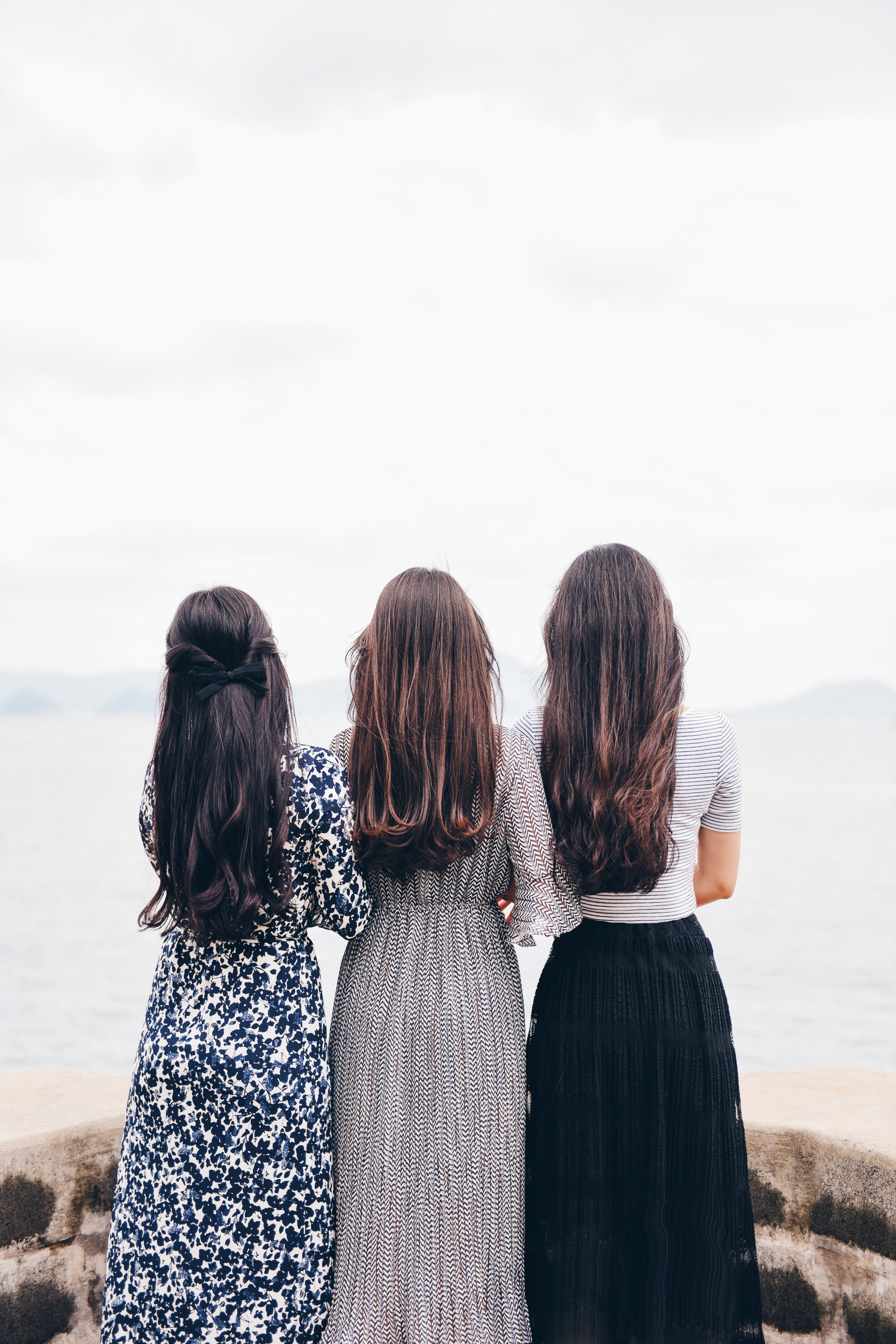 trei femei