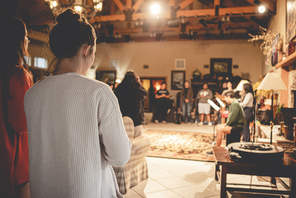 louvor em igreja no lar