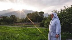 Nun gives a grave warning regarding the depopulation agenda, and calls out the Pope as the spiritual leader of the evil globalists behind it all.  