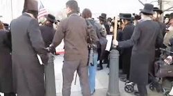 BREAKING: JEWS PROTEST AGAINST NETANYAHU American Jews don't want Trump to meet Netanyahu at the White House. They are protesting: 