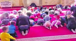 Outrage As Kindergarten Takes Christian Children To Mosque To Kneel And Praise Allah.