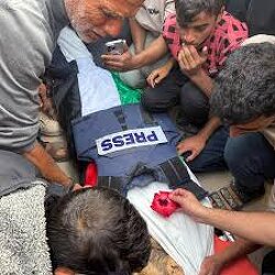 Israeli media and soldiers say it was APPROVED by top brass to target the journalists and medical workers today at the hospital — Channel 14. The strike was coordinated with senior command, and they knew before it was carried out.