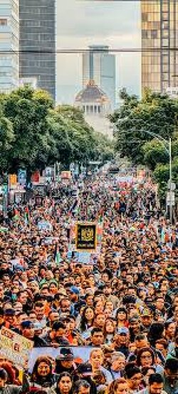 Breaking: A majestic scene in Mexico as crowds fill the streets right now in protest against the genocide in Gaza.