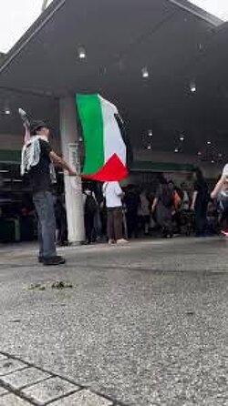 Japanese activist Furusawa Yusuke has continued to protest alone in the streets of Tokyo for two years, without stopping or taking a break.